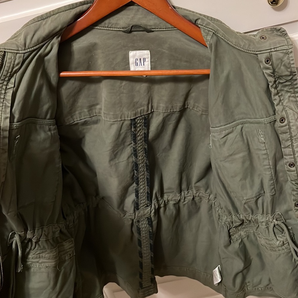 Women’s Gap Jacket Size Medium - image 4